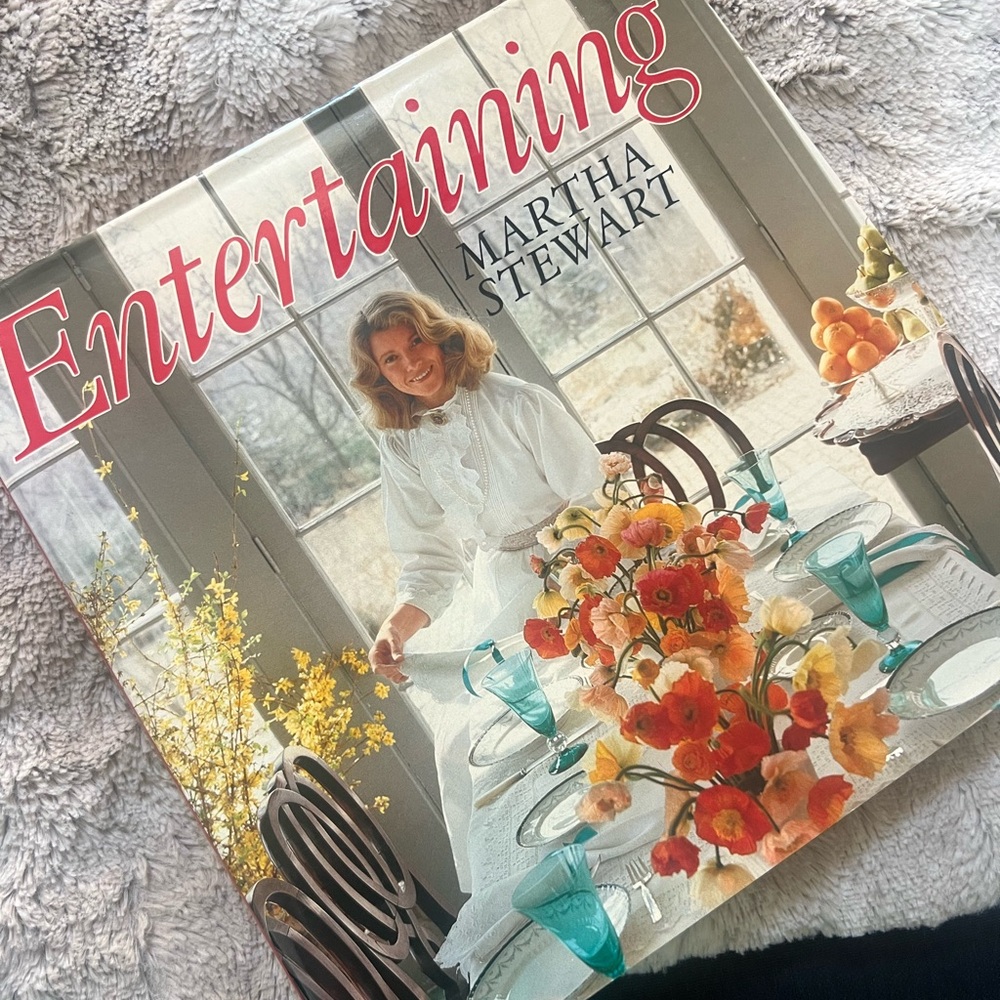 Entertaining by Martha Stewart. Excellent condition!